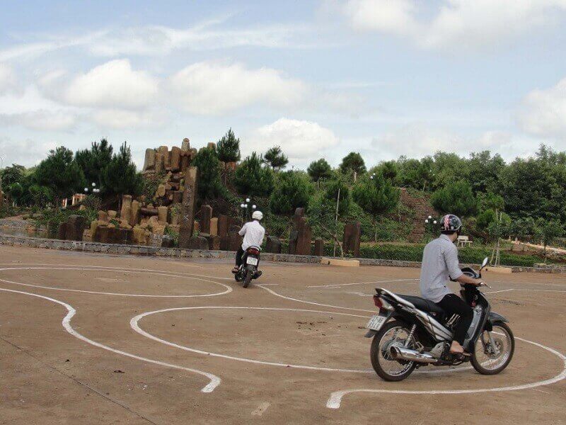 chọn địa điểm tập xe máy