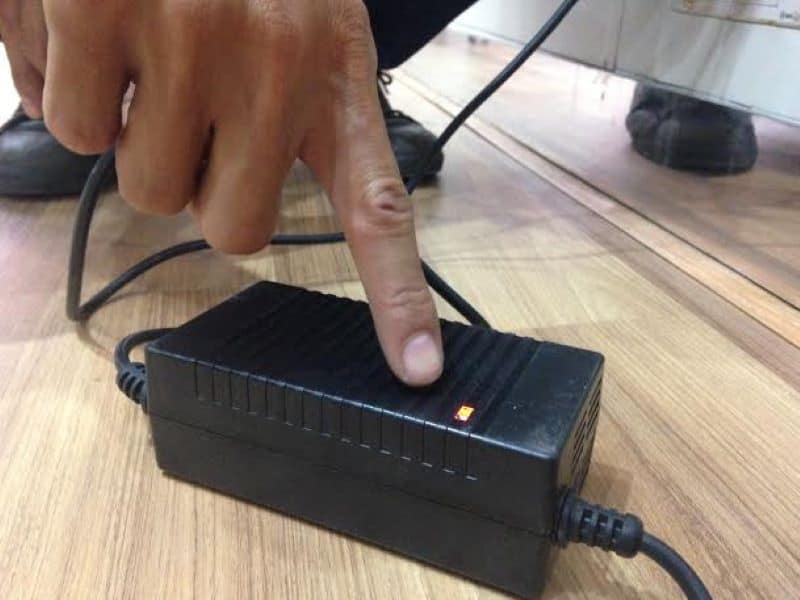 xe điện sạc không vào